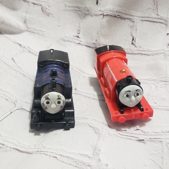 Thomas And Friends Trackmaster Train Cars Set Of 2 Thomas And James 2013 Mattel - Picture 1 of 10
